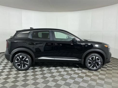 New 2025 Nissan Kicks SV image 8