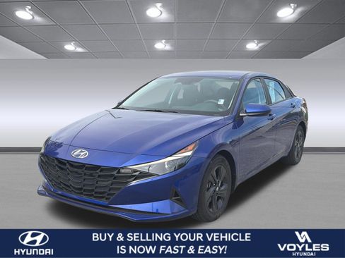 Used 2023 Hyundai Elantra SEL image 1