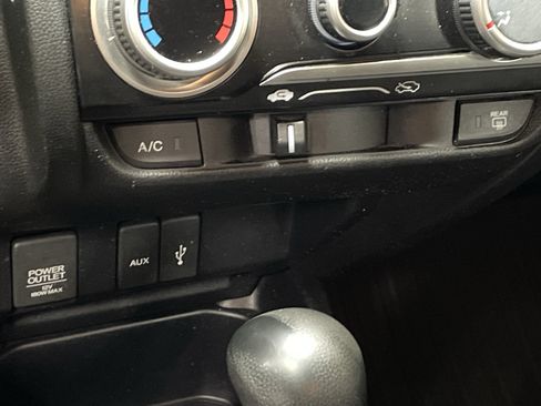 Used 2015 Honda Fit LX image 29