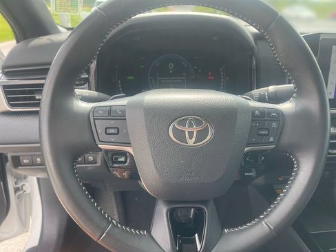 Used 2025 Toyota Camry SE FWD image 17