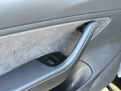 Used 2018 Tesla Model 3 Mid Range image 18