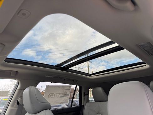 New 2026 Toyota Highlander Platinum AWD/4WD image 30