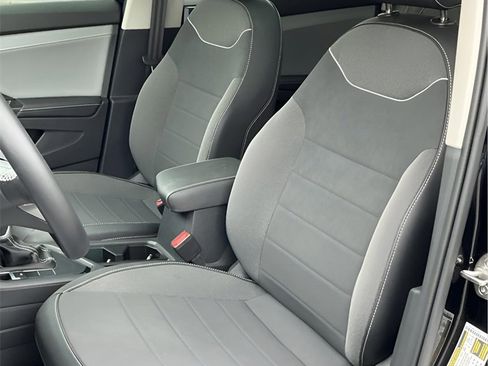 Used 2024 Volkswagen Taos SE w/ Panoramic Sunroof Package image 26