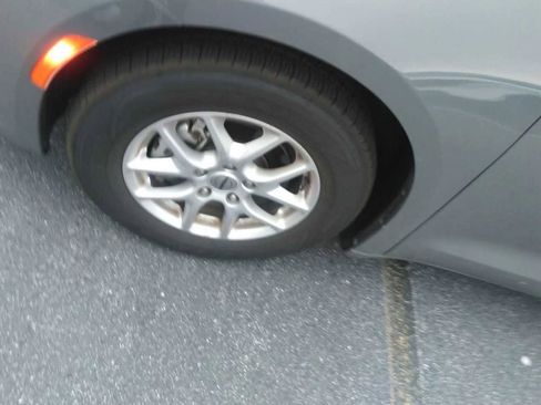 Used 2023 Chrysler Pacifica Touring-L FWD image 5