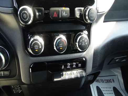 Used 2025 RAM 1500 Warlock AWD/4WD image 34