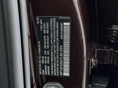 New 2026 Porsche Macan GTS image 36