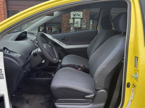 Used 2010 Toyota Yaris 2-Door Hatchback FWD image 16