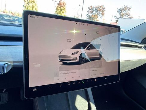 Used 2023 Tesla Model 3 Standard Range image 24