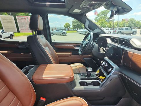 Certified 2025 GMC Sierra 1500 Denali Ultimate AWD/4WD image 9