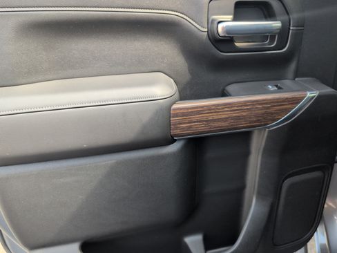 Used 2021 Chevrolet Silverado 1500 High Country w/ Technology Package image 32