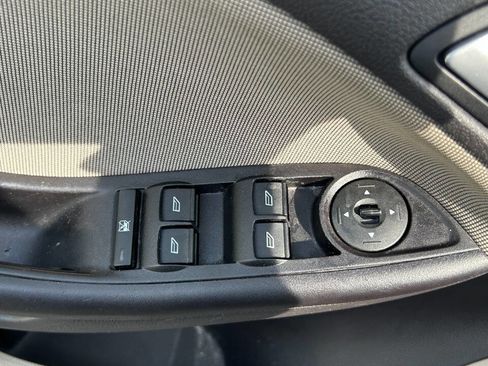 Used 2012 Ford Focus SE FWD image 18