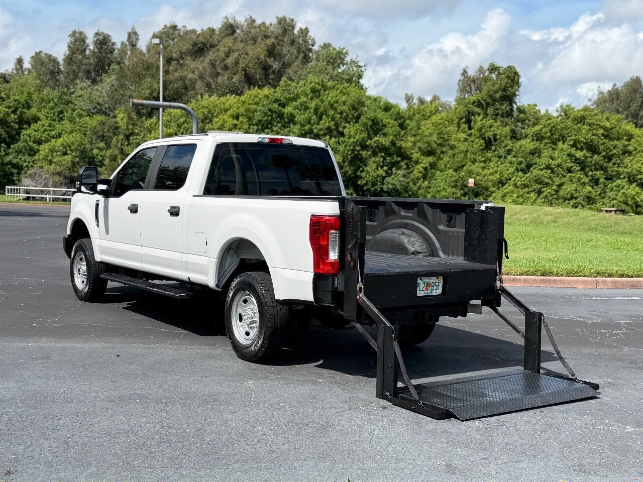 Used 2017 Ford F250 XL w/ Power Equipment Group AWD/4WD image 20