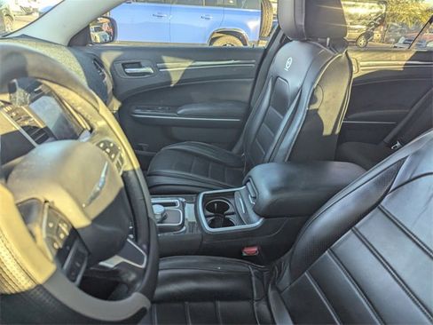 Used 2019 Chrysler 300 Touring image 11
