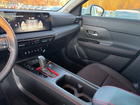 Certified 2025 Nissan Kicks SR image 23