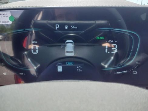 New 2025 Kia Niro EX Touring image 18