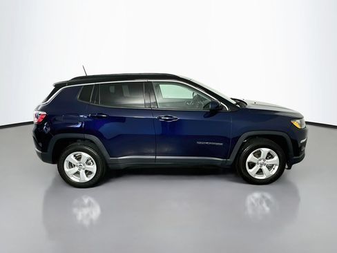 Used 2019 Jeep Compass Latitude w/ Cold Weather Group AWD/4WD image 8