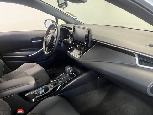 Used 2022 Toyota Corolla SE w/ SE Premium Package FWD image 11