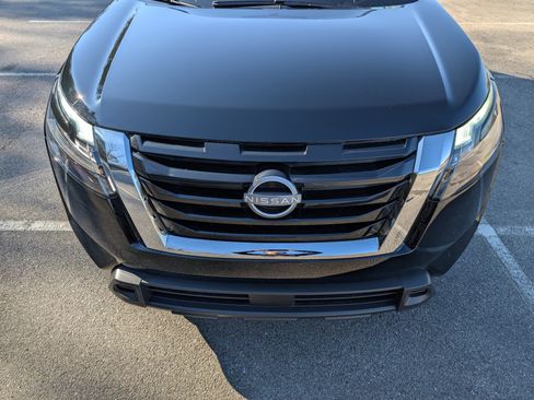 Used 2025 Nissan Pathfinder S image 12