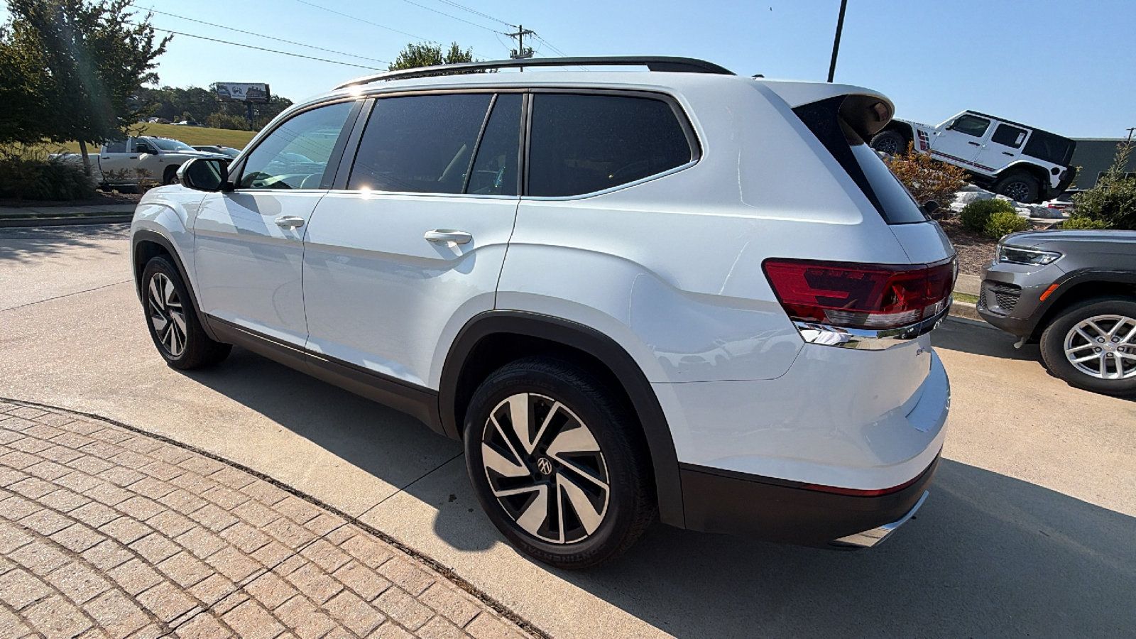 Used 2025 Volkswagen Atlas SE FWD image 10