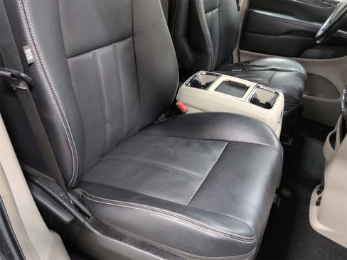 Used 2013 Chrysler Town & Country Touring w/ Trailer Tow Group image 22