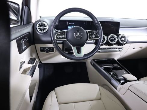 Used 2023 Mercedes-Benz EQB 300 4MATIC image 33