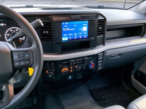 Used 2025 Ford F250 XL w/ XL Chrome Package image 6