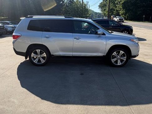 Used 2011 Toyota Highlander Limited w/ Tow Pkg AWD/4WD image 6