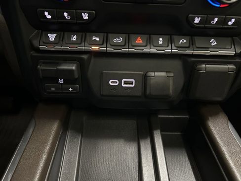 Used 2020 Chevrolet Silverado 2500 LTZ w/ LTZ Premium Package image 20