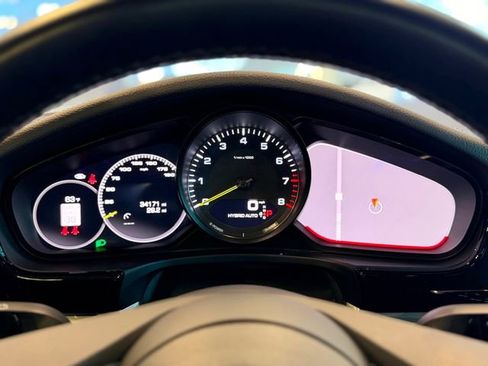 Used 2021 Porsche Panamera 4S w/ Premium Package image 33