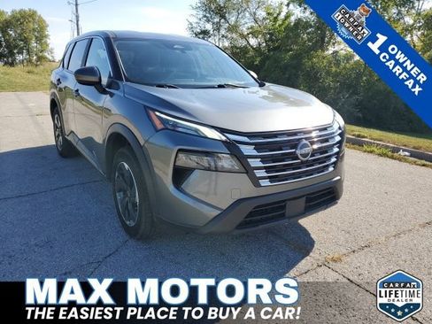 Used 2024 Nissan Rogue SV image 1