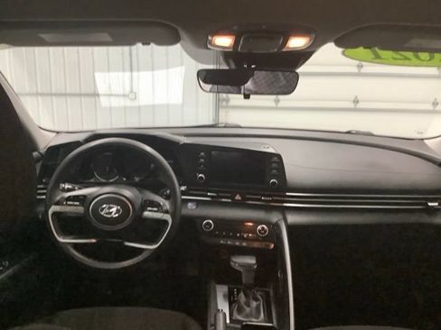 Used 2021 Hyundai Elantra SEL FWD image 15