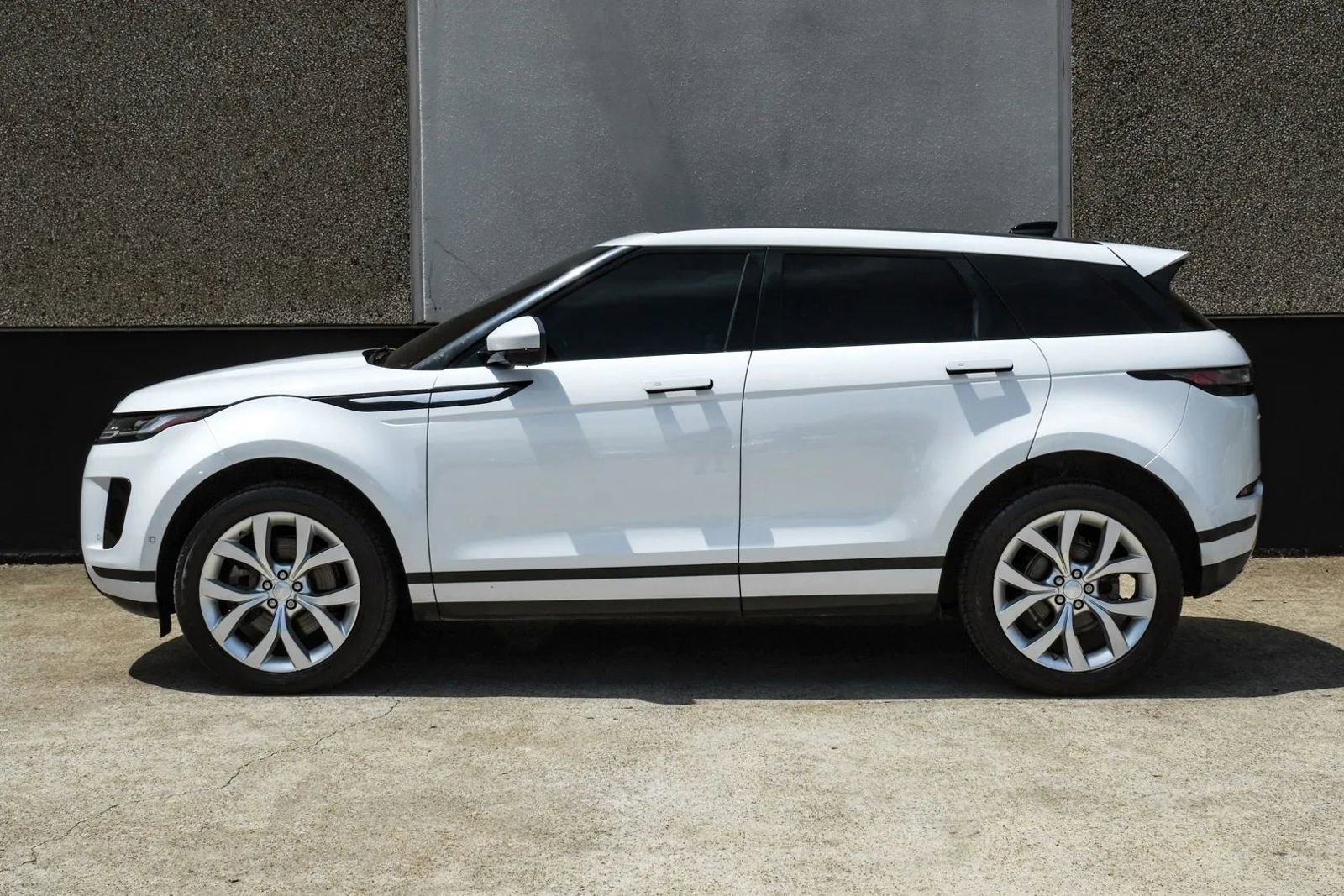 Used 2020 Land Rover Range Rover Evoque SE AWD/4WD image 14