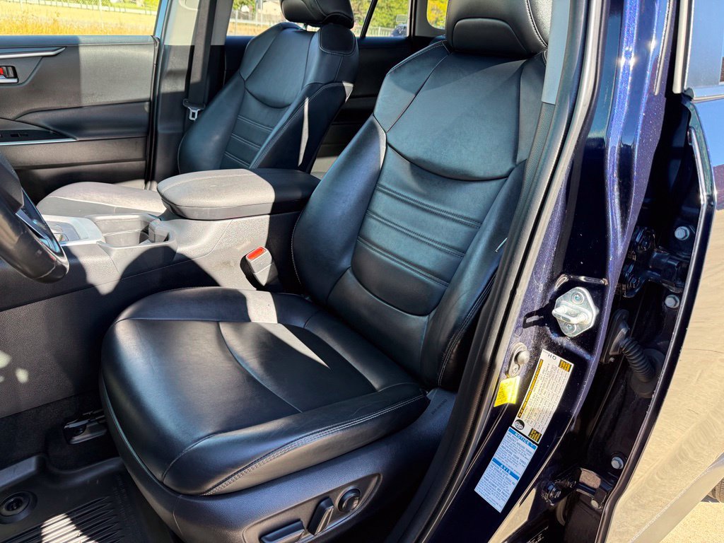 Used 2021 Toyota RAV4 XLE Premium AWD/4WD image 25