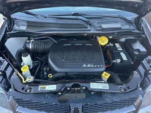 Used 2017 Dodge Grand Caravan GT image 24