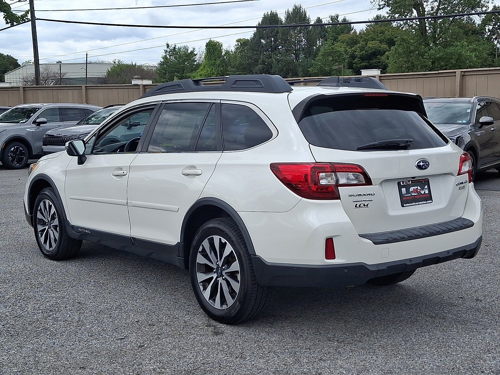 Used 2017 Subaru Outback 2.5i Limited AWD/4WD image 6