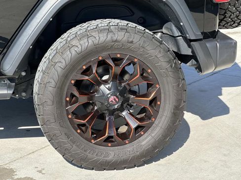 Used 2024 Jeep Wrangler Unlimited Rubicon image 8