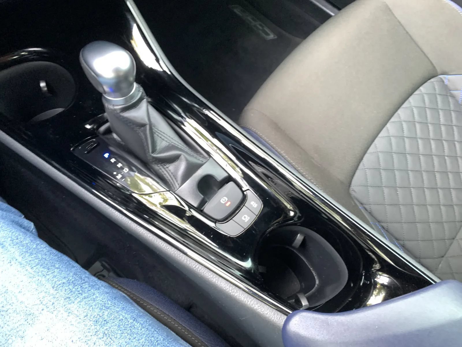 Used 2020 Toyota C-HR XLE FWD image 16