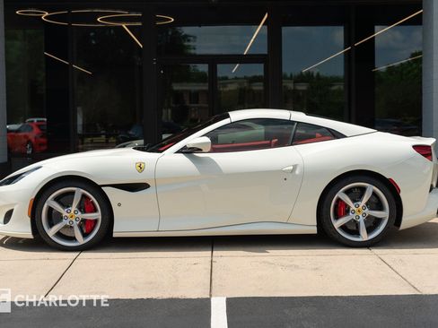 Used 2019 Ferrari Portofino image 8