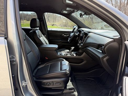 Used 2023 Chevrolet Traverse RS w/ LPO, Floor Liner Package FWD image 12