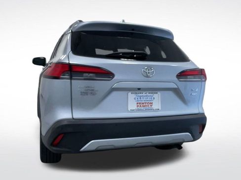 Used 2022 Toyota Corolla Cross XLE w/ Convenience Package image 7