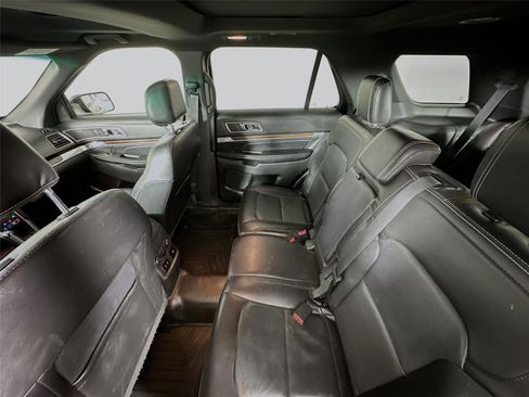 Used 2017 Ford Explorer Limited image 11