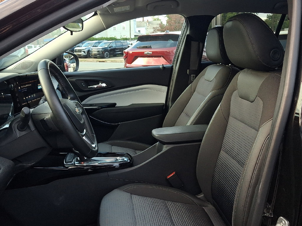 Used 2025 Chevrolet Trax LT w/ Driver Confidence Package FWD image 13