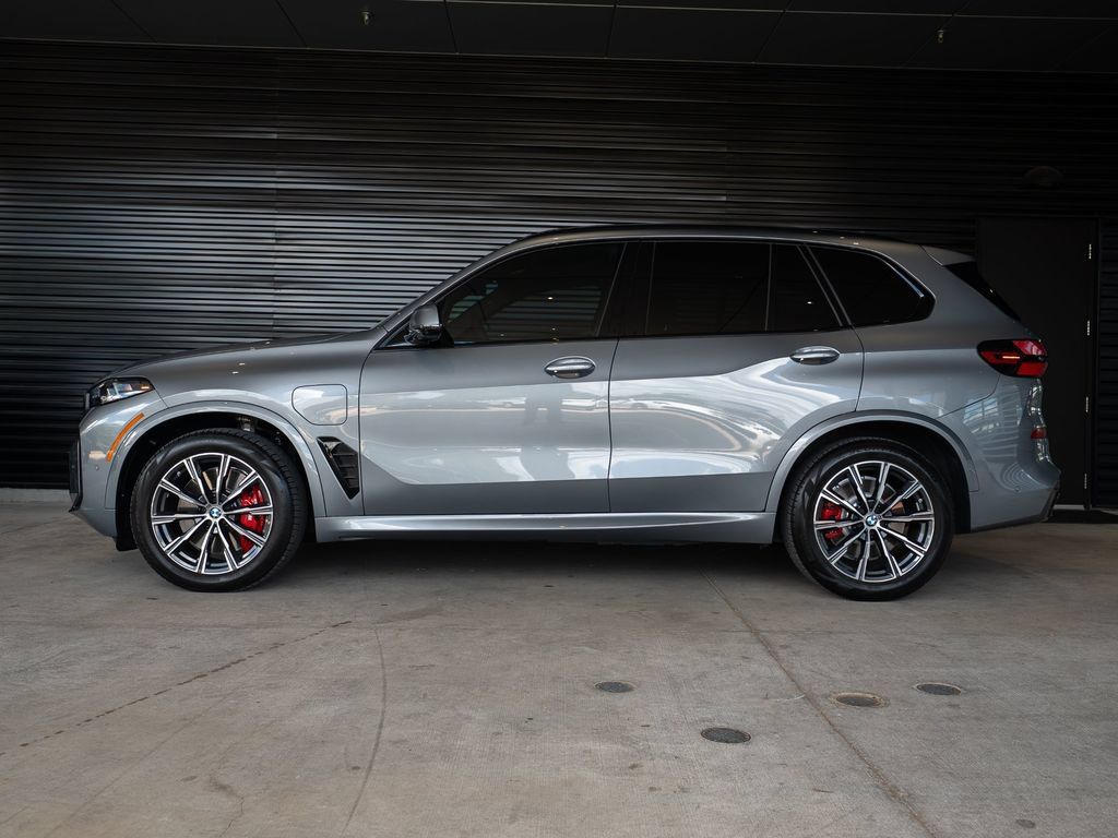 Used 2026 BMW X5 xDrive50e w/ M Sport Package AWD/4WD image 2
