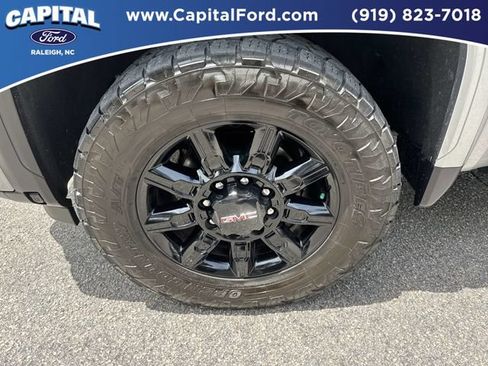 Used 2024 GMC Sierra 2500 AT4 w/ AT4 Preferred Package AWD/4WD image 13