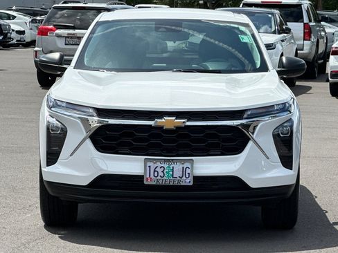 Used 2024 Chevrolet Trax LS FWD image 9