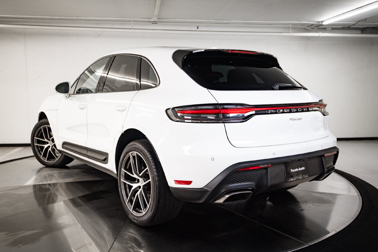 Certified 2024 Porsche Macan AWD/4WD image 3