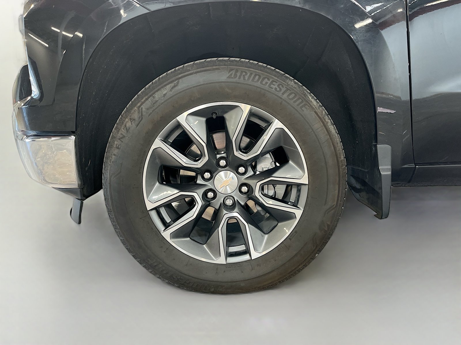 Used 2025 Chevrolet Silverado 1500 LT AWD/4WD image 31