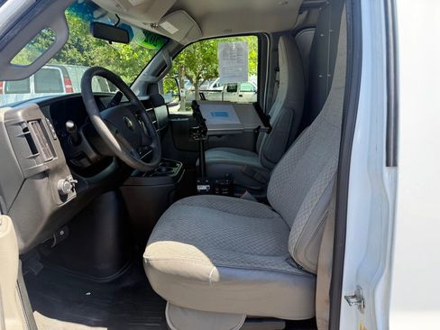 Used 2020 Chevrolet Express 2500 RWD image 18