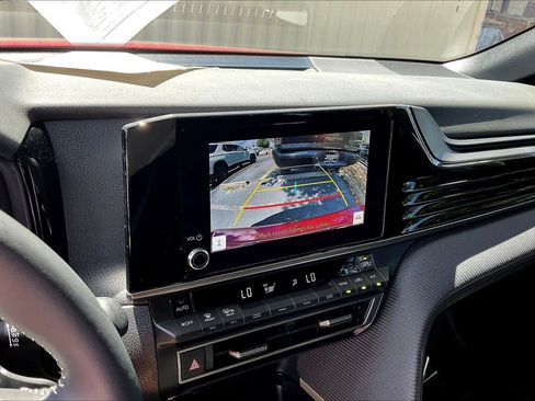 Used 2025 Toyota Camry SE image 21