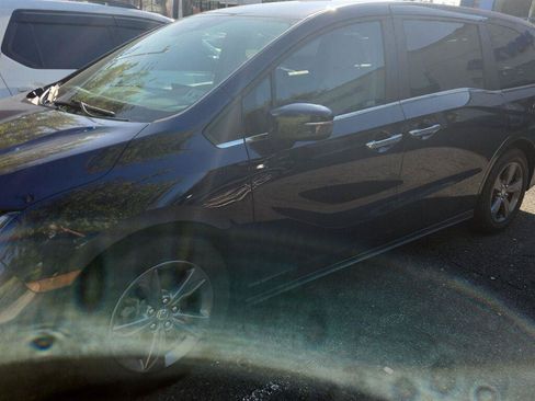 Used 2024 Honda Odyssey EX image 1